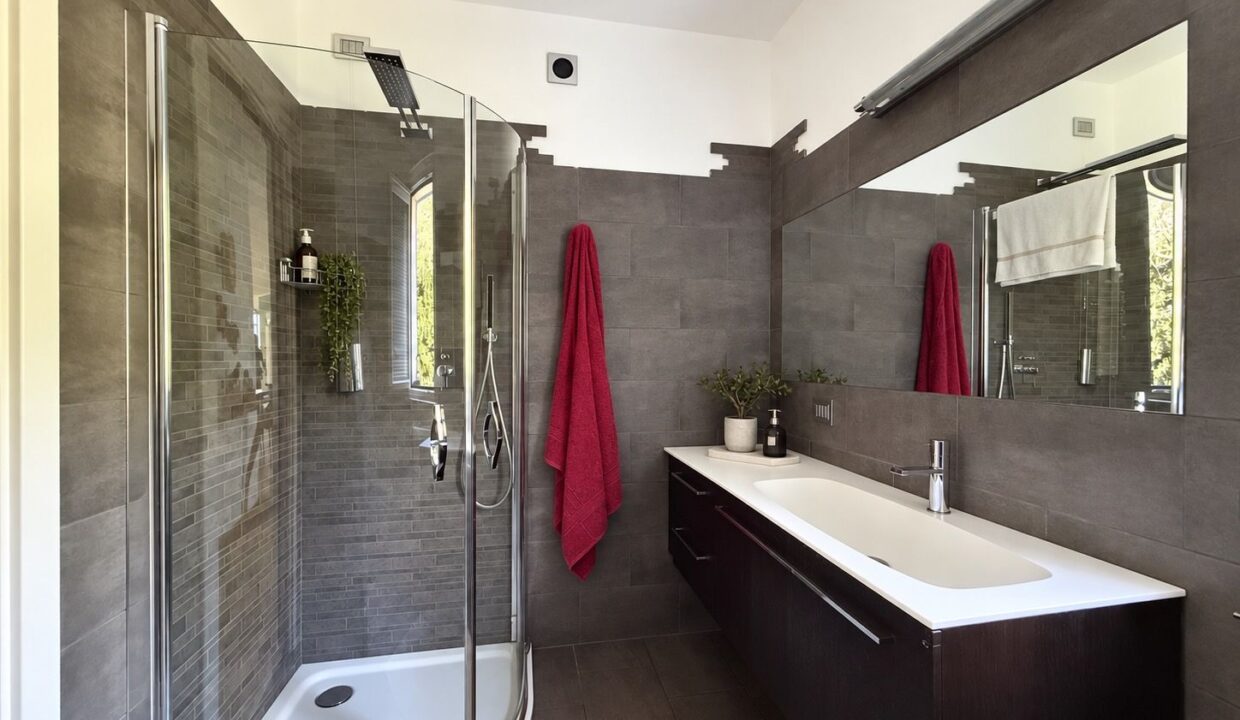 Lake Como Modern Villa with Garden Dongo