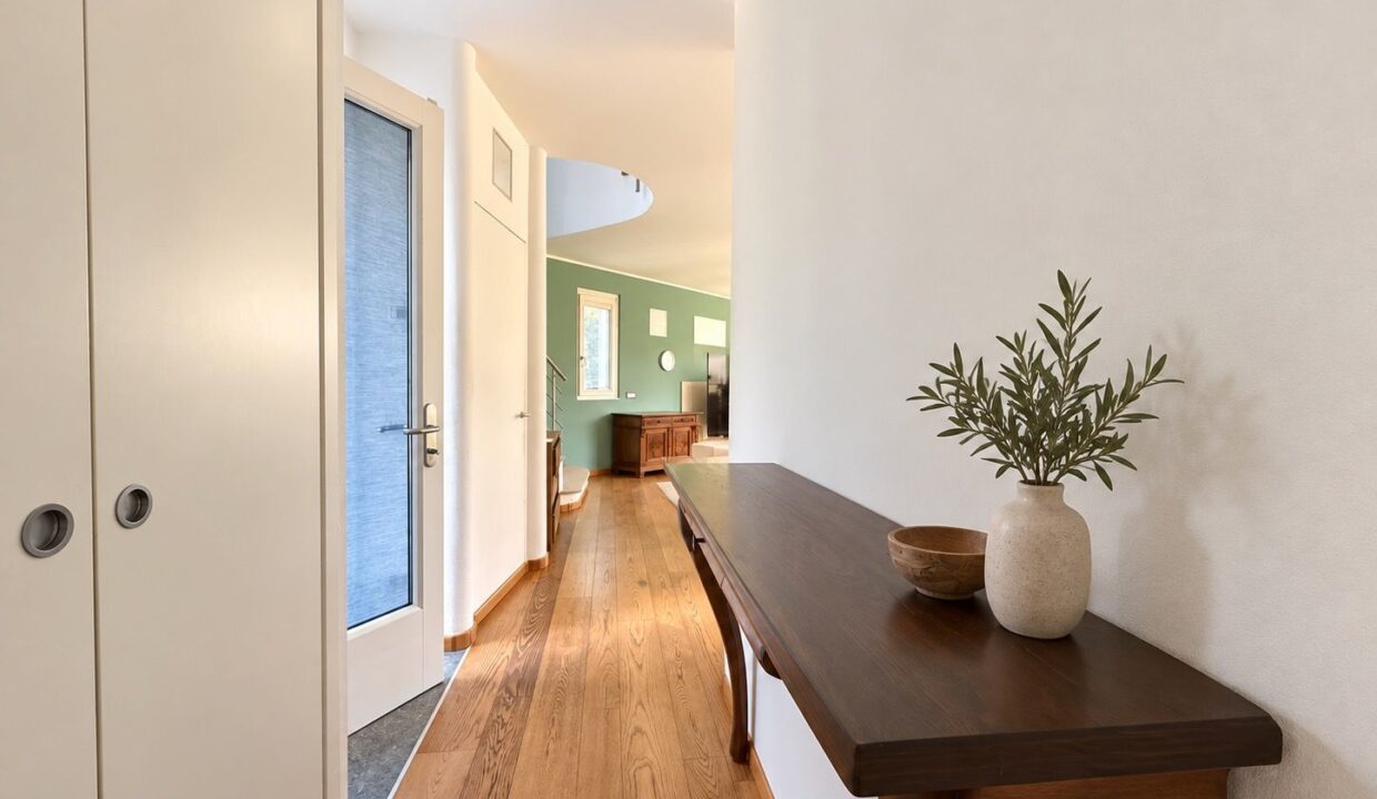 Lake Como Modern Villa with Garden Dongo