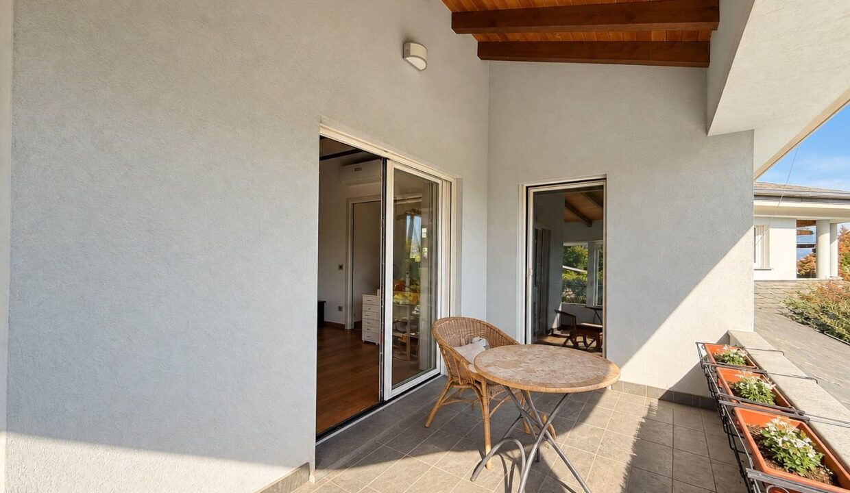 Lake Como Modern Villa with Garden Dongo