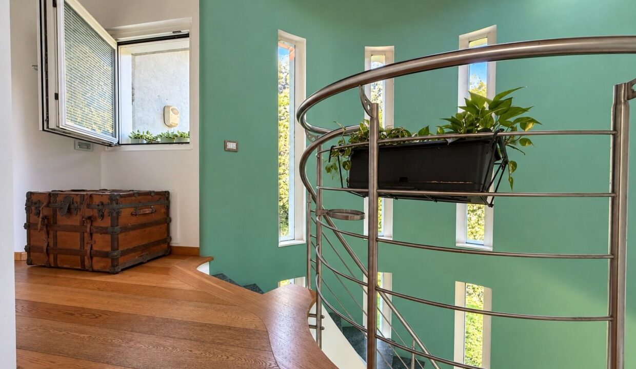 Lake Como Modern Villa with Garden Dongo