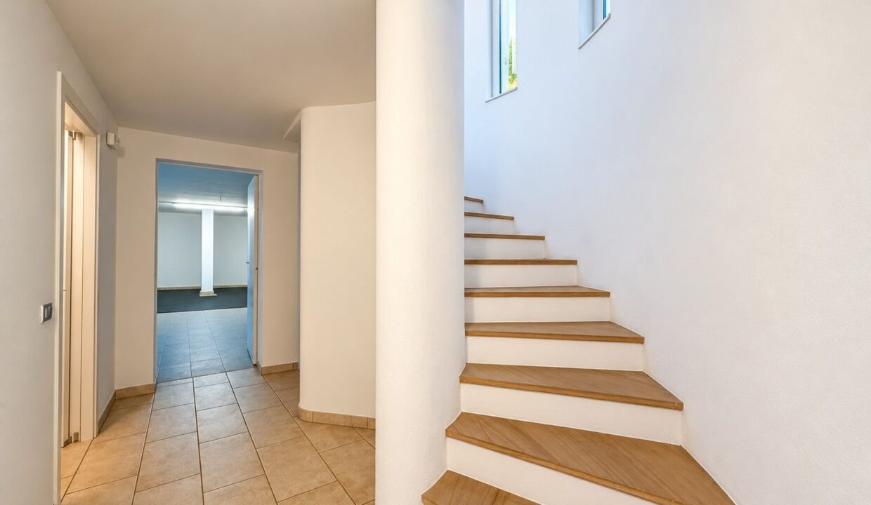 Lake Como Modern Villa with Garden Dongo