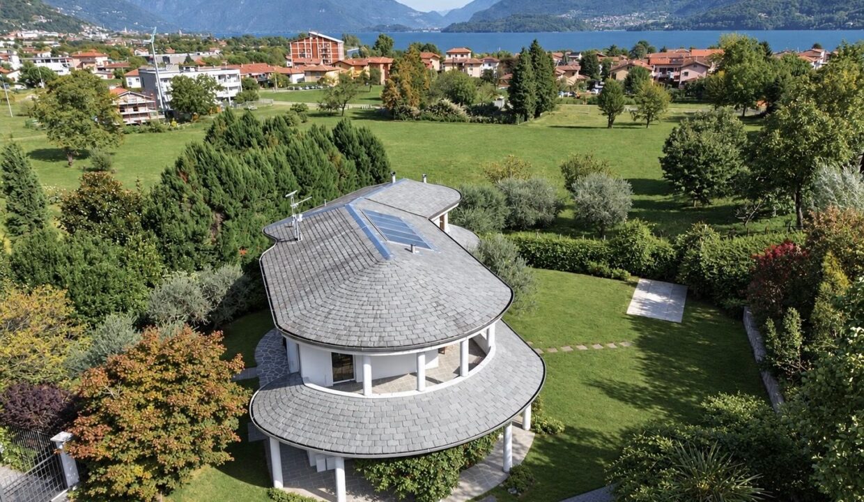 Lake Como Modern Villa with Garden Dongo