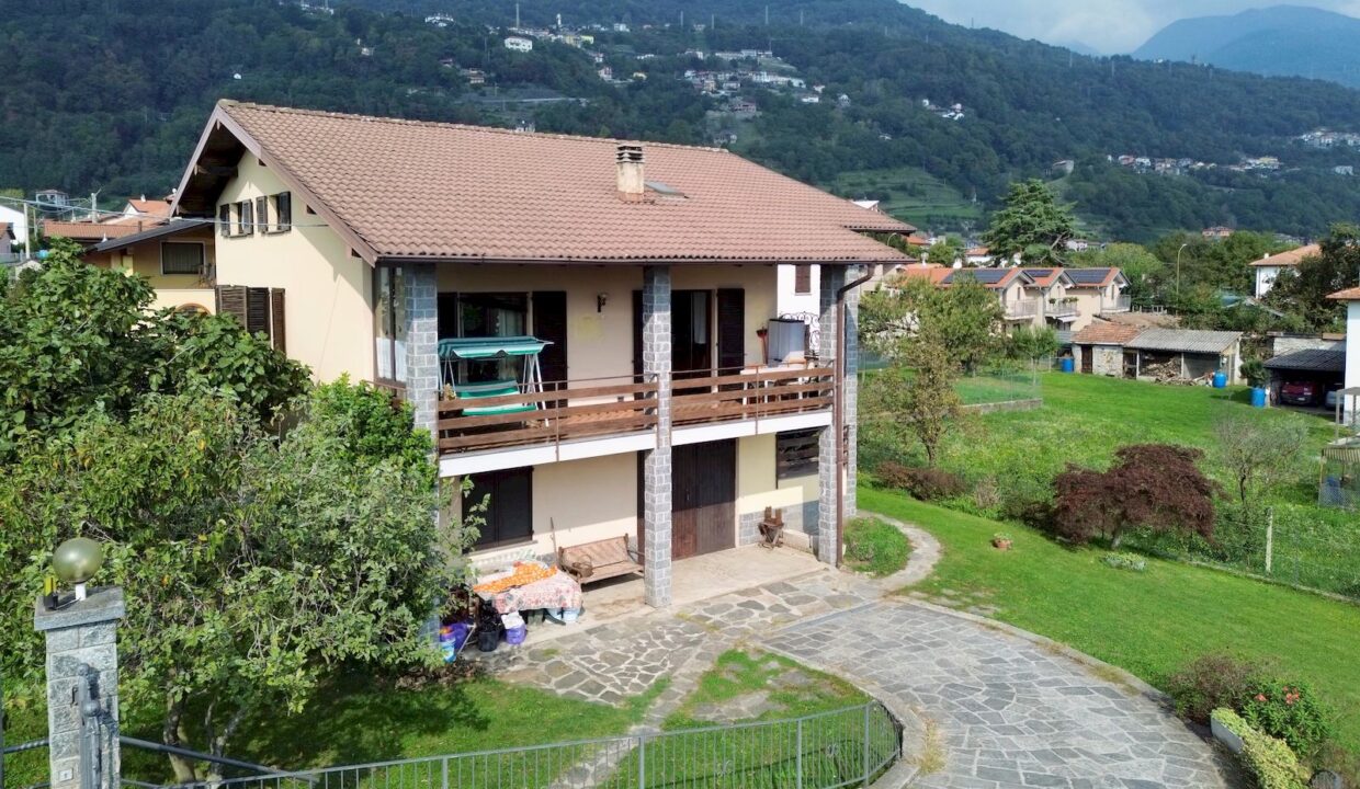 Lake Como Villa with Garden and Garage - Dongo