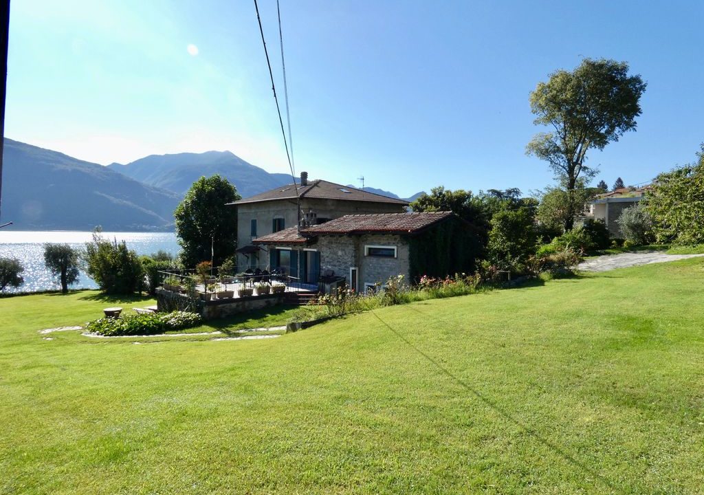 Villa Front Lake Pianello del Lario sunny