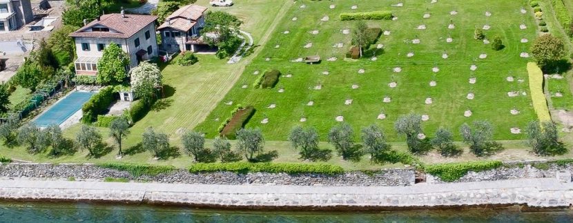 Villa Front Lake Pianello del Lario sunny location