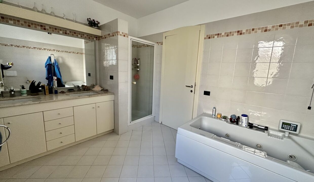 Villa Lake Como Gravedona ed Uniti with Swimming Pool