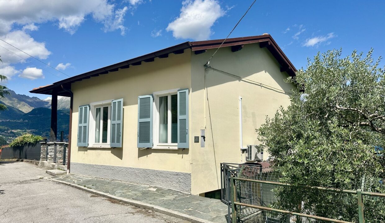 Lake Como Detached Villa Pianello del Lario with Pool