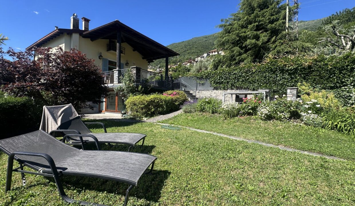 Lake Como Detached Villa Pianello del Lario with Pool