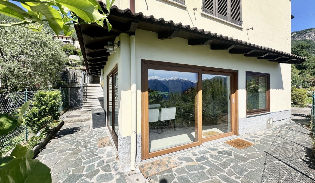 Lake Como Detached Villa Pianello del Lario with Pool