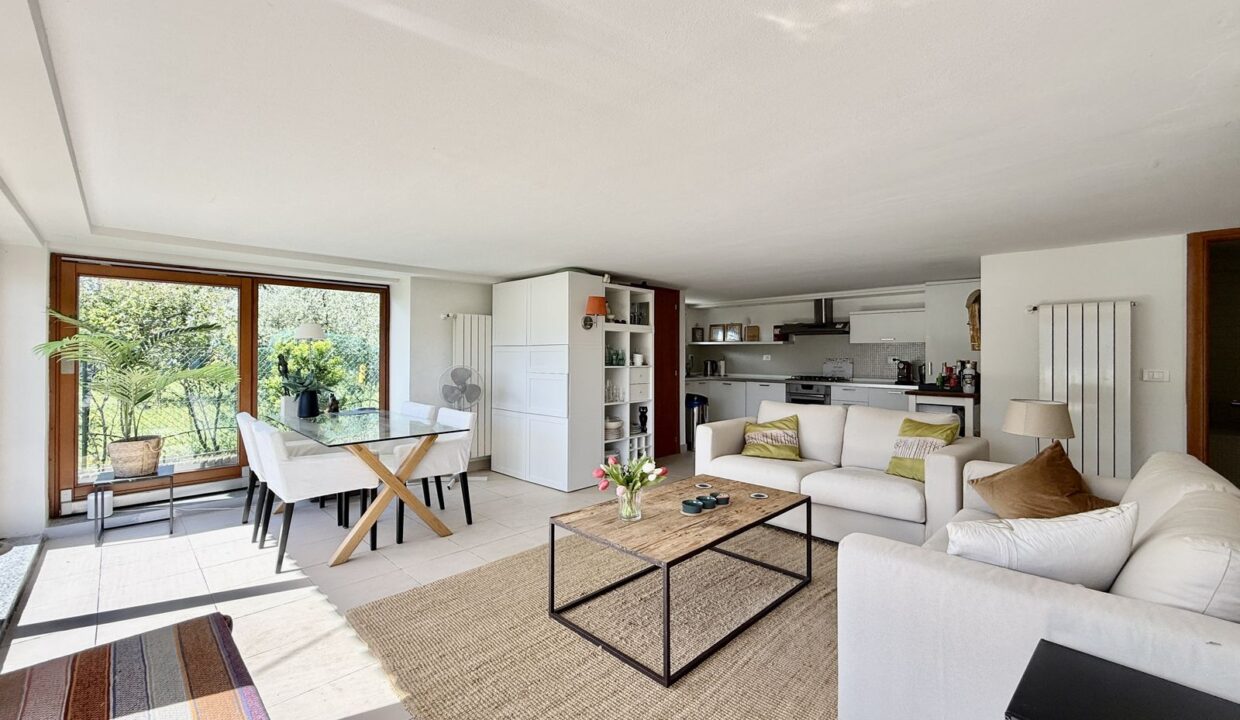 Lake Como Detached Villa Pianello del Lario with Pool