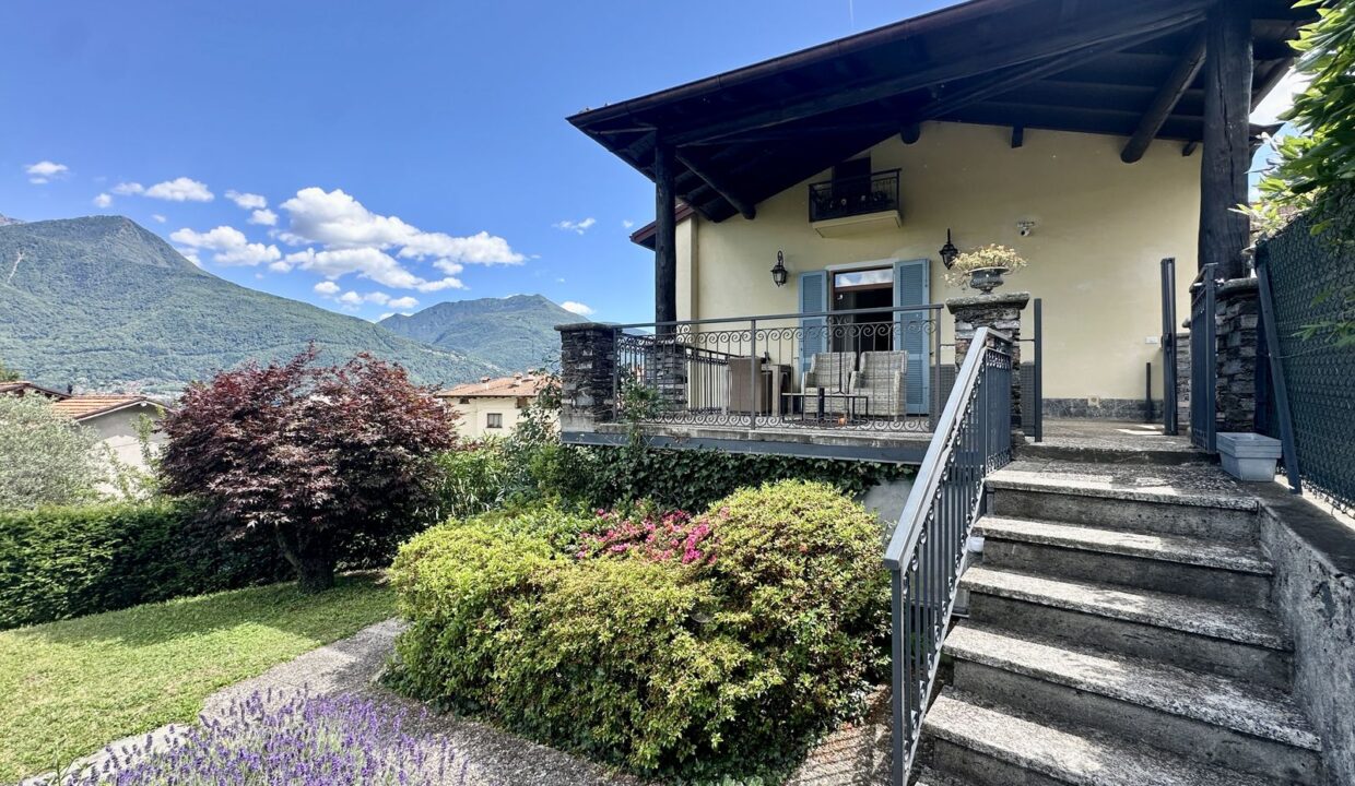 Lake Como Detached Villa Pianello del Lario with Pool