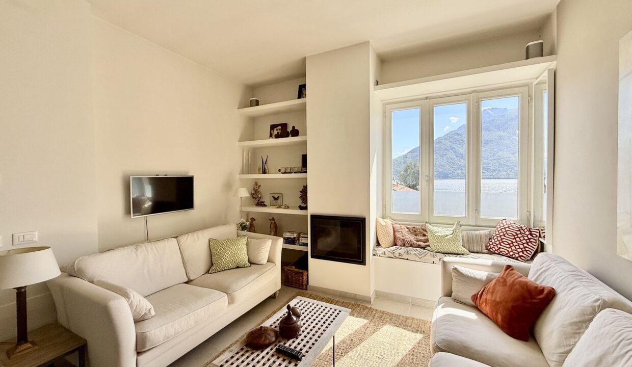 Lake Como Detached Villa Pianello del Lario with Pool