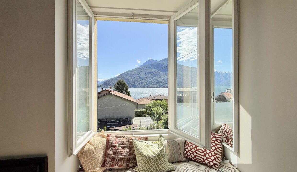 Lake Como Detached Villa Pianello del Lario with Pool