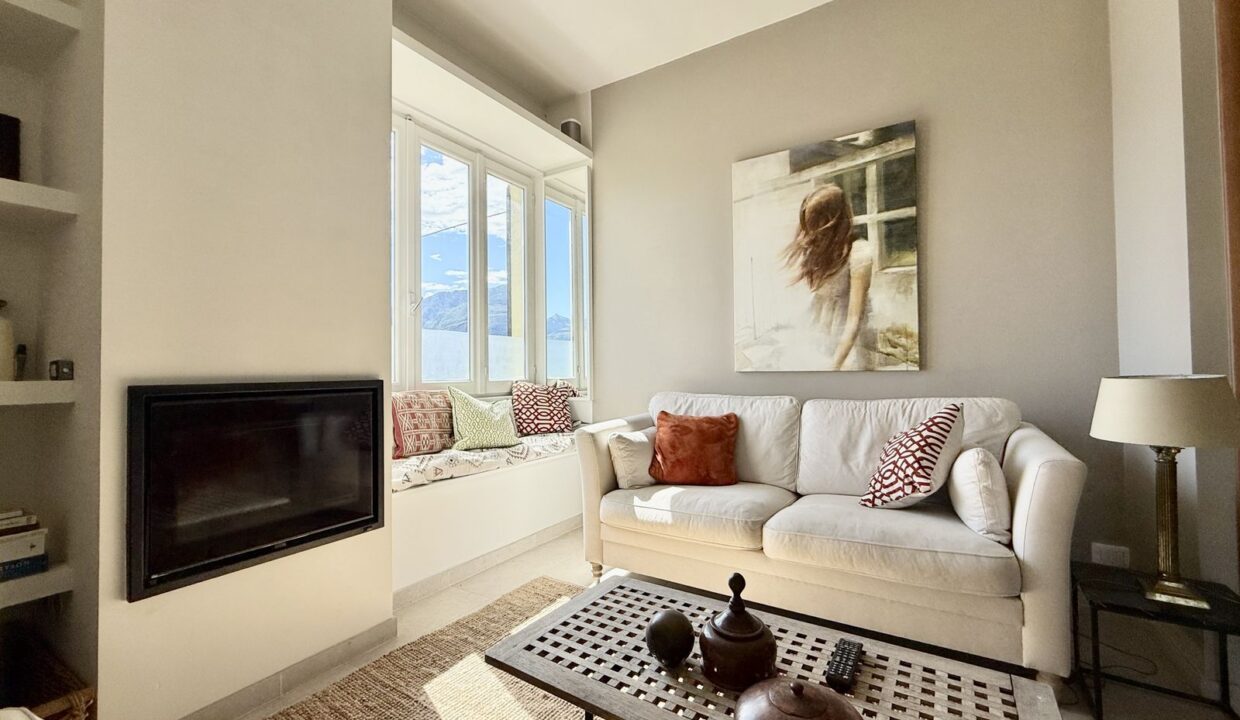 Lake Como Detached Villa Pianello del Lario with Pool
