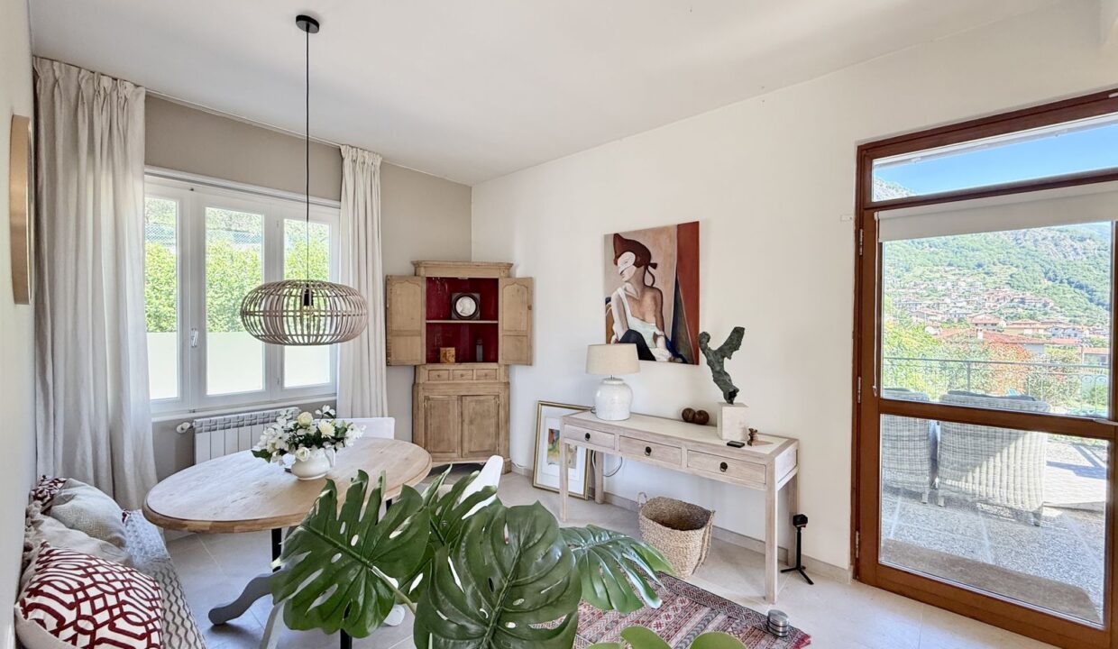 Lake Como Detached Villa Pianello del Lario with Pool