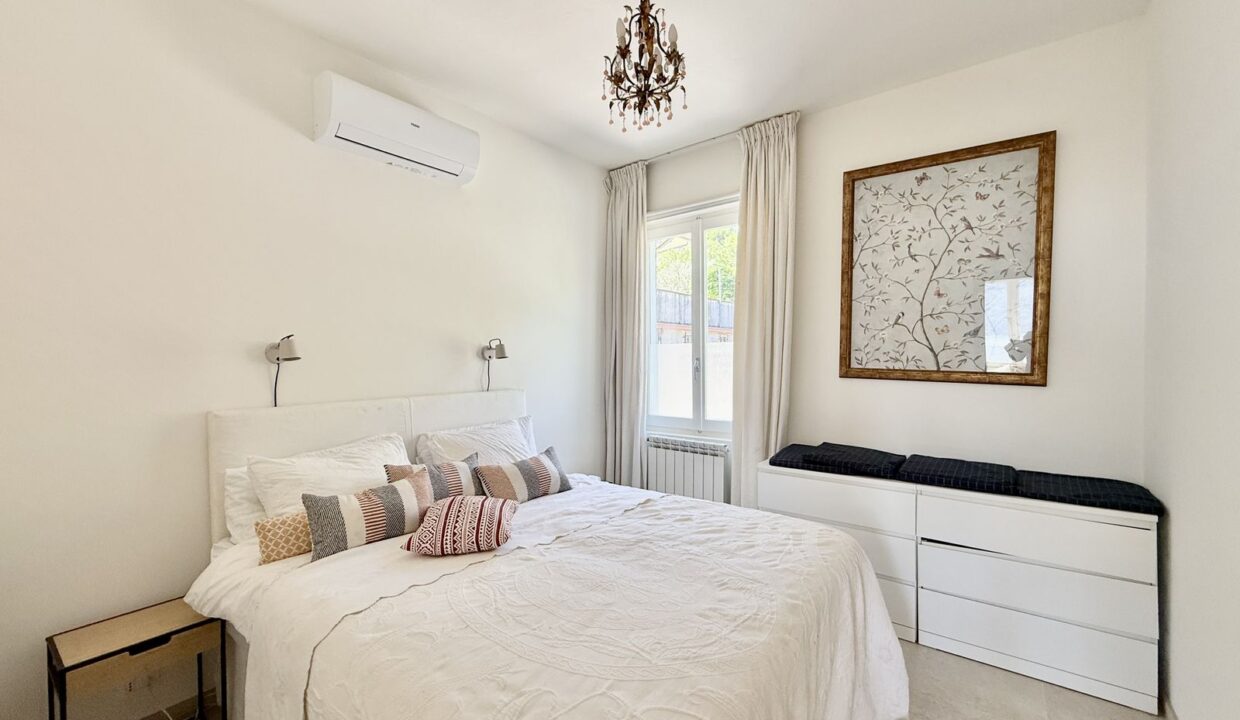 Lake Como Detached Villa Pianello del Lario with Pool