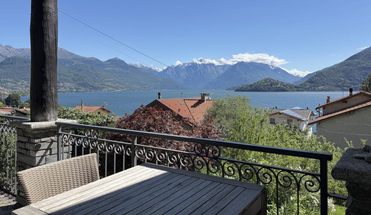 Lake Como Detached Villa Pianello del Lario with Pool