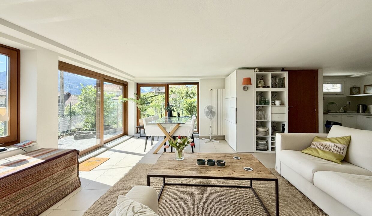 Lake Como Detached Villa Pianello del Lario with Pool
