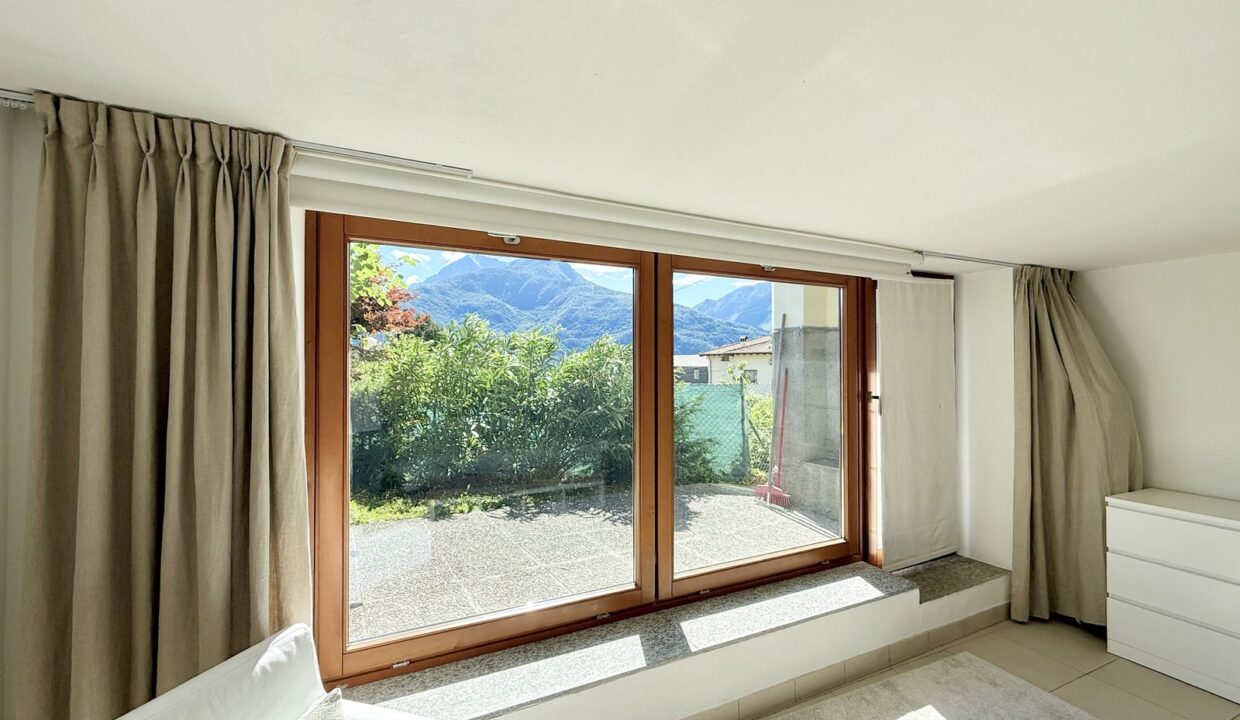 Lake Como Detached Villa Pianello del Lario with Pool