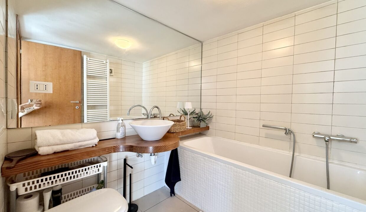 Lake Como Detached Villa Pianello del Lario with Pool