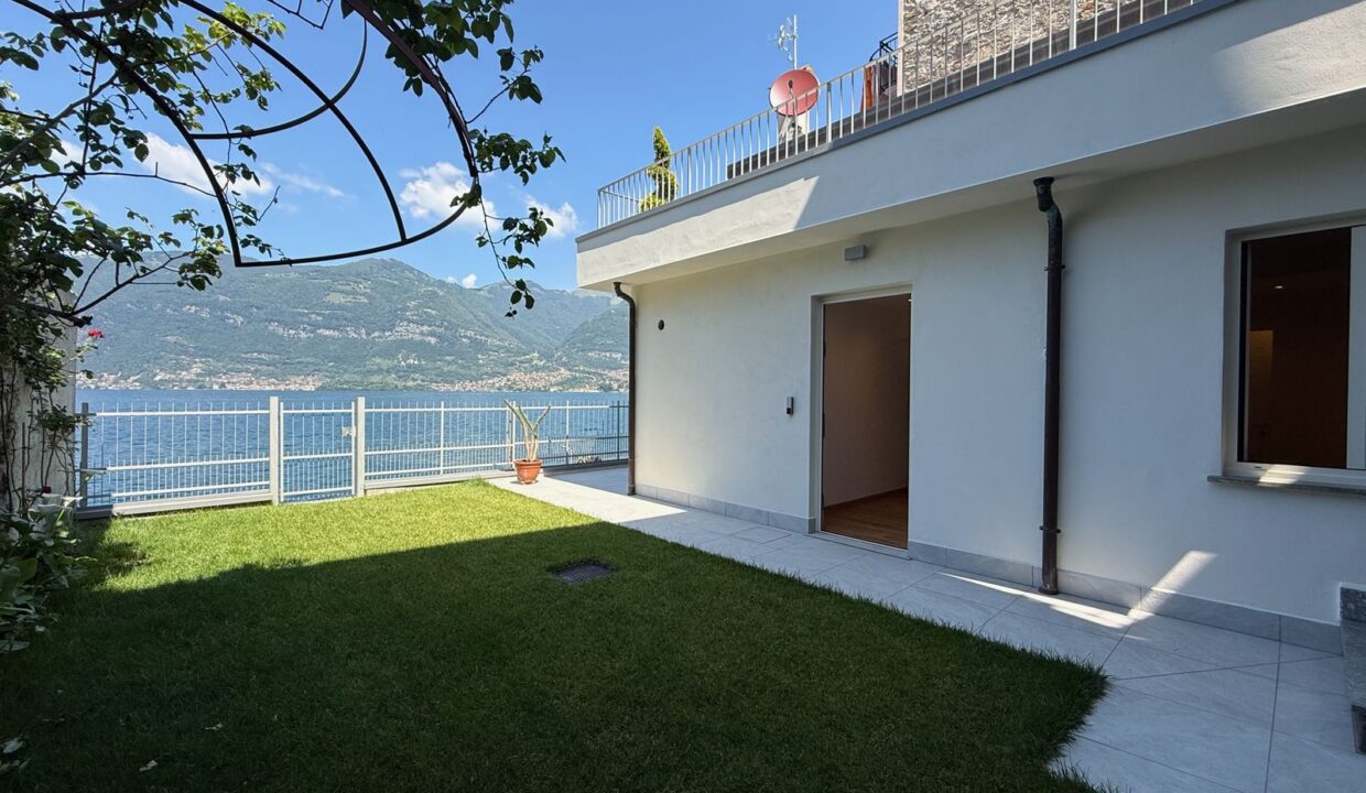 Front Lake Como House with Garden