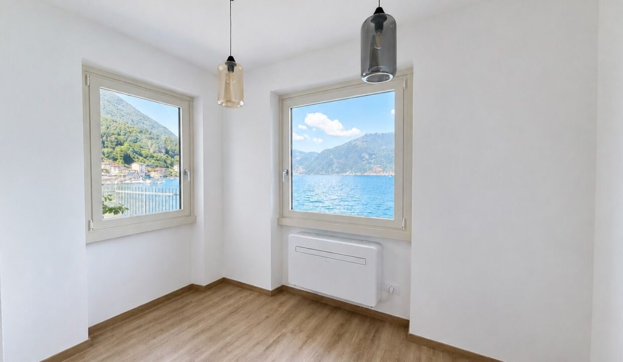 Front Lake Como House with Garden