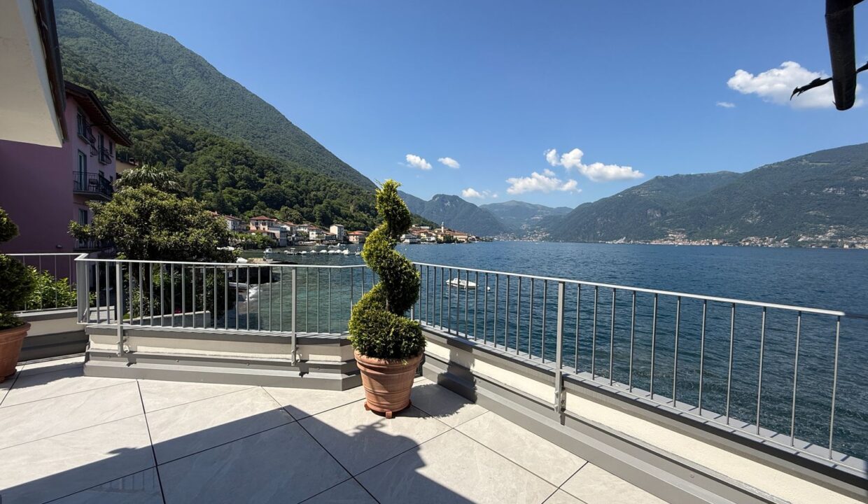 Front Lake Como House with Garden