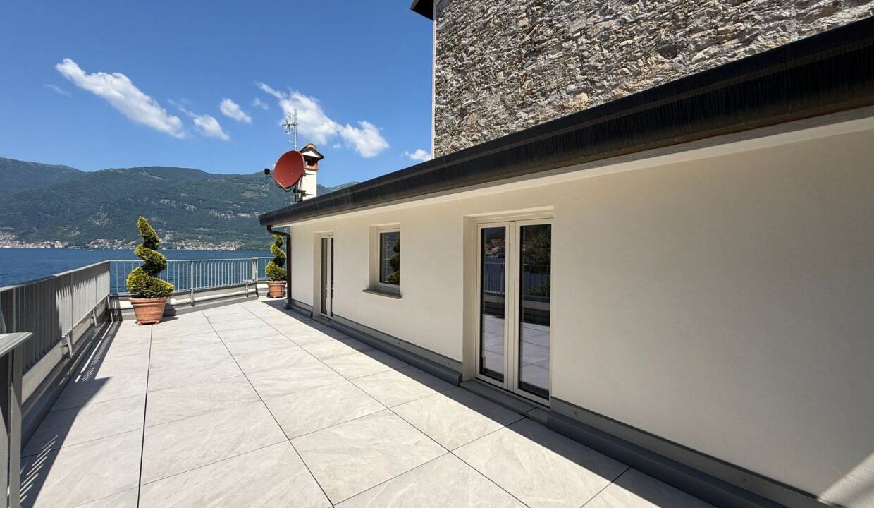 Front Lake Como House with Garden