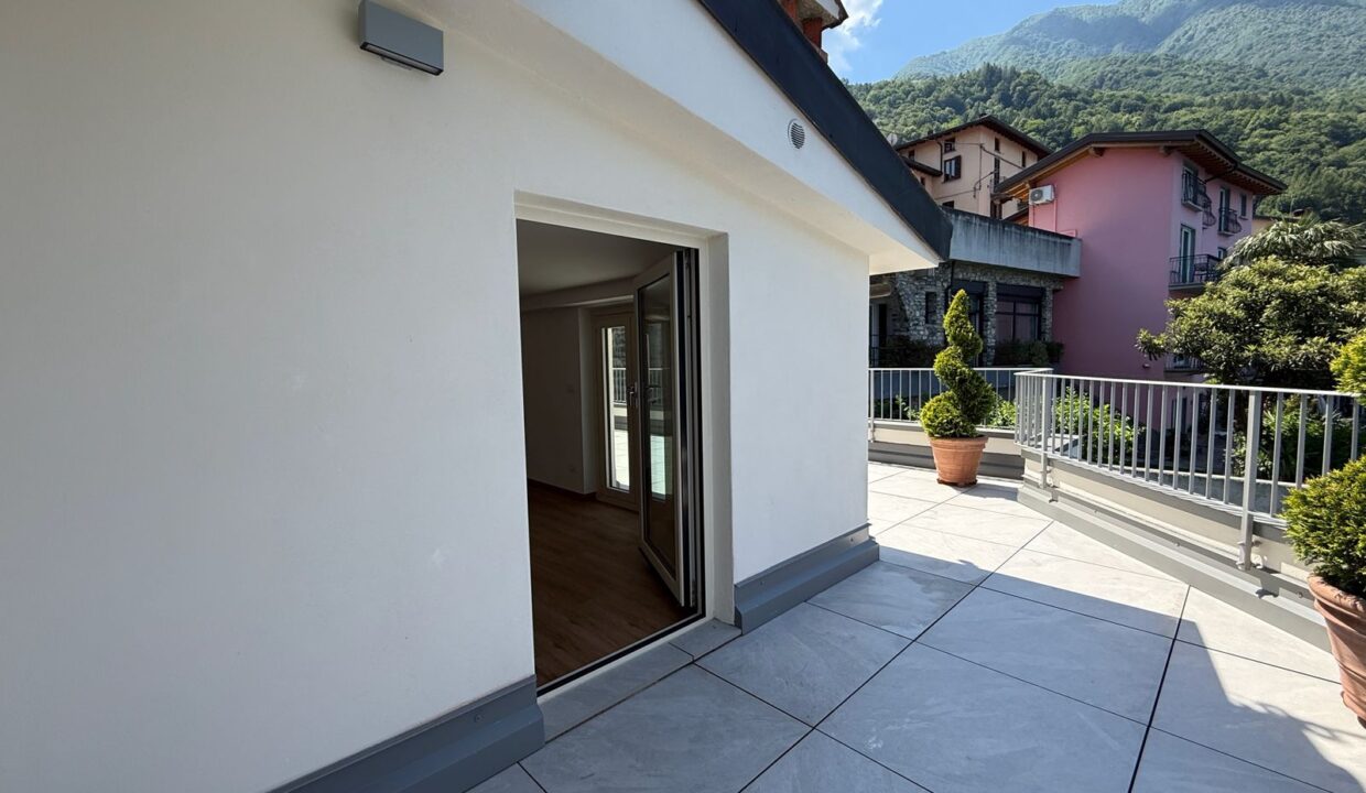 Front Lake Como House with Garden
