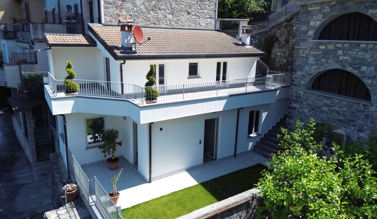 Front Lake Como House with Garden