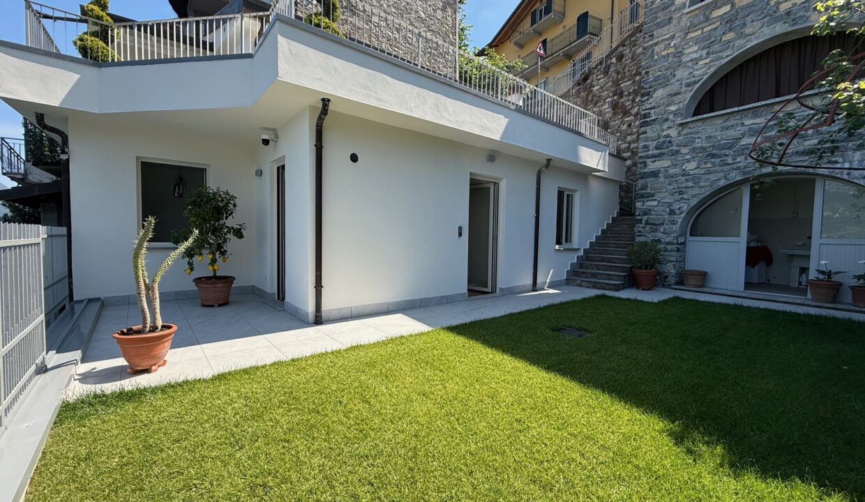 Front Lake Como House with Garden