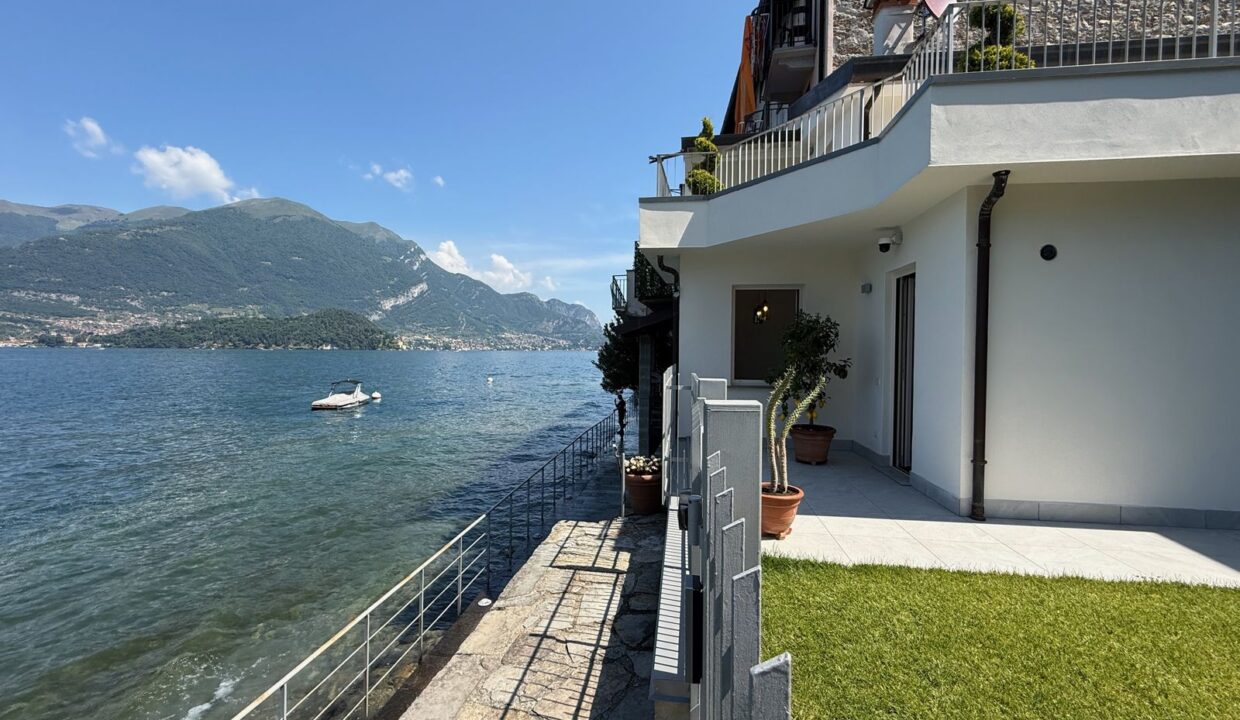 Front Lake Como House with Garden
