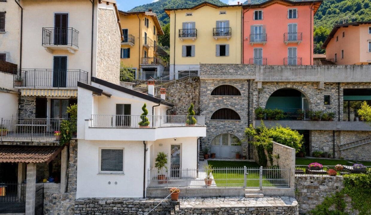 Front Lake Como House with Garden