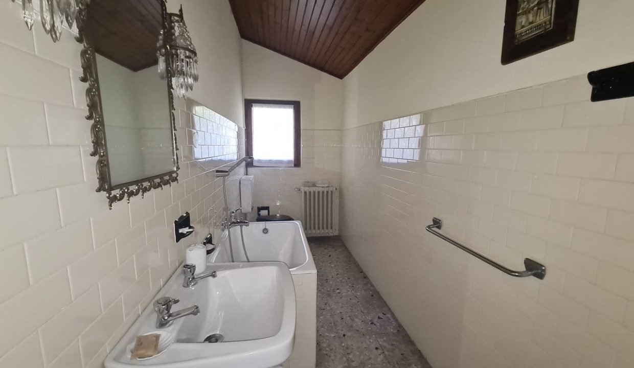 Lake Como Villa with Boathouse Oliveto Lario - bathroom