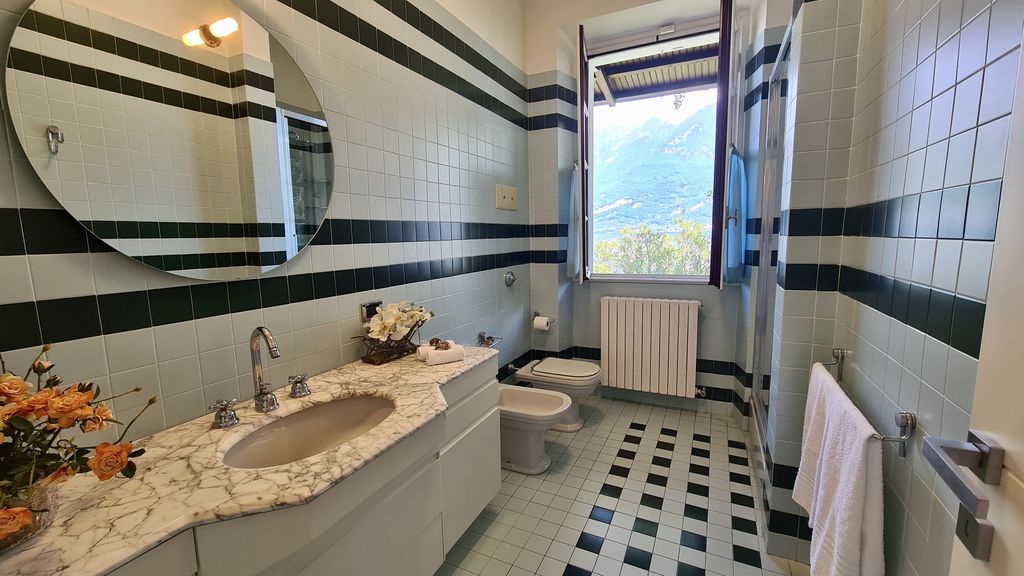 Luxury Villa Bellagio Front Lake Como with Boathouse- bathroom