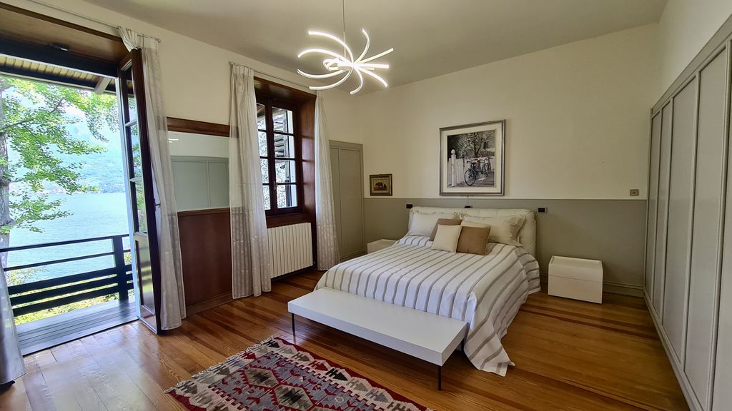 Luxury Villa Bellagio Front Lake Como with Boathouse -bedroom