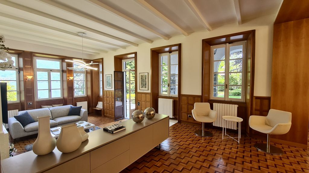 Luxury Villa Bellagio Front Lake Como with Boathouse - living