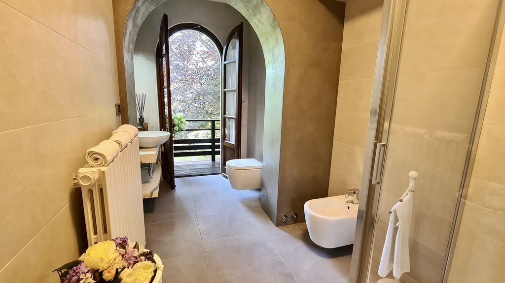 Luxury Villa Bellagio Front Lake Como with Boathouse - bathroom