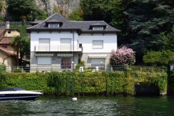 Villa Front Lake with balcony