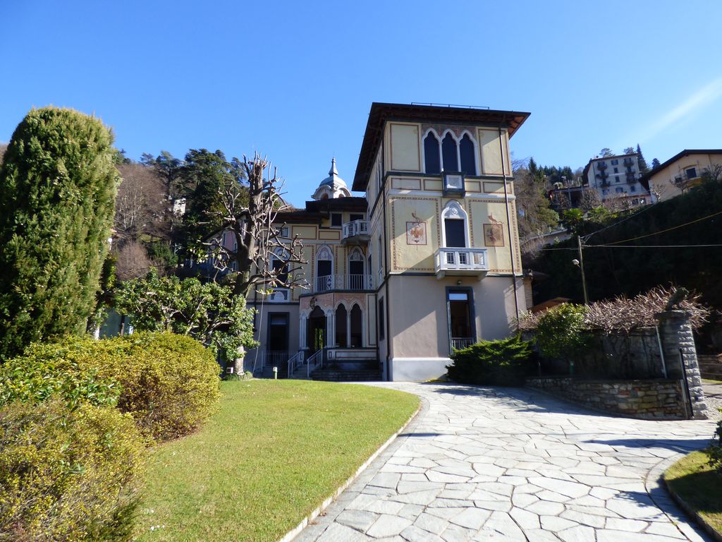 Faggeto Lario Wonderful Period Villa With Dock And Garden