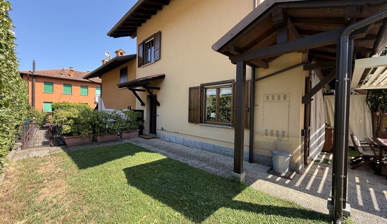 Lake Como Gravedona ed Uniti House with Garden and Garage