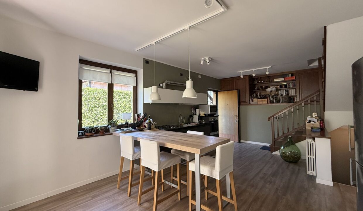 Lake Como Gravedona ed Uniti House with Garden and Garage