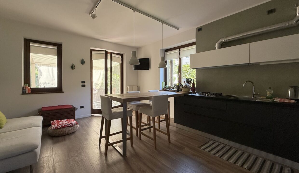 Lake Como Gravedona ed Uniti House with Garden and Garage