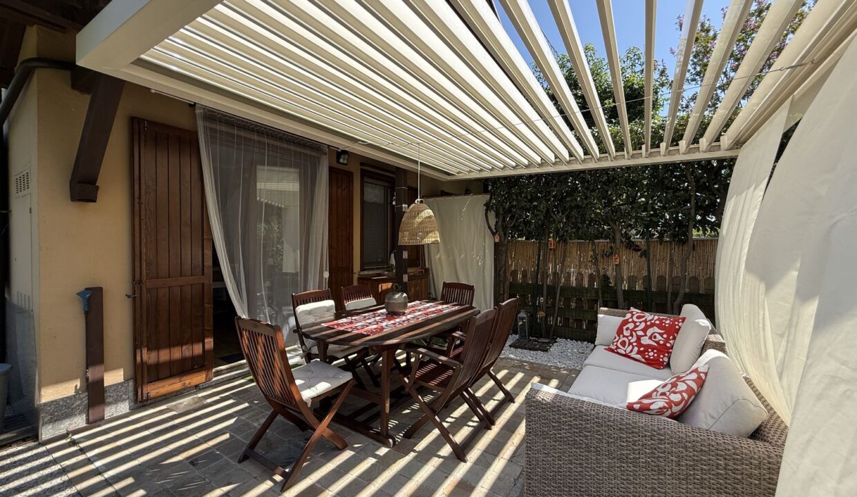 Lake Como Gravedona ed Uniti House with Garden and Garage