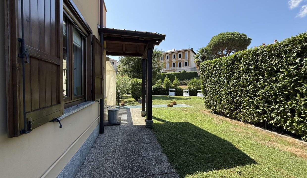 Lake Como Gravedona ed Uniti House with Garden and Garage