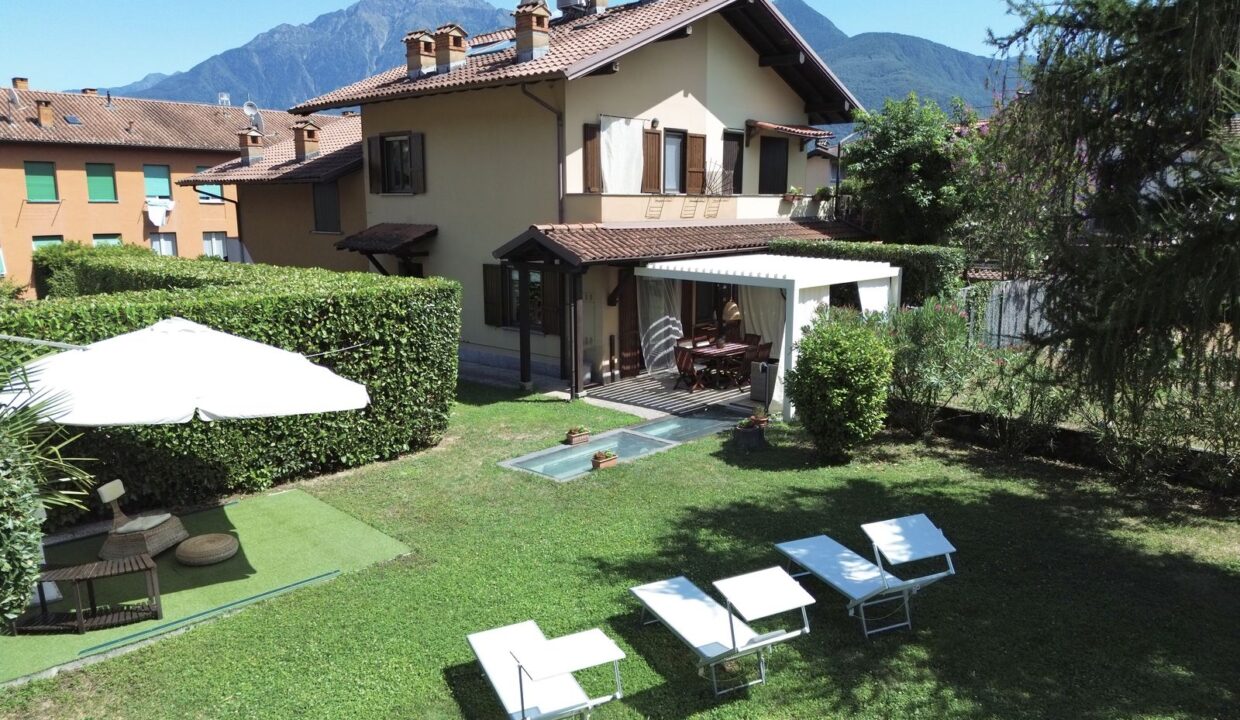 Lake Como Gravedona ed Uniti House with Garden and Garage