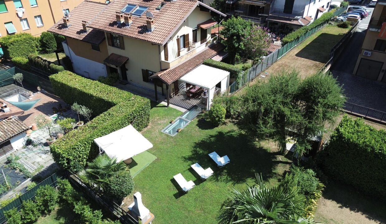 Lake Como Gravedona ed Uniti House with Garden and Garage