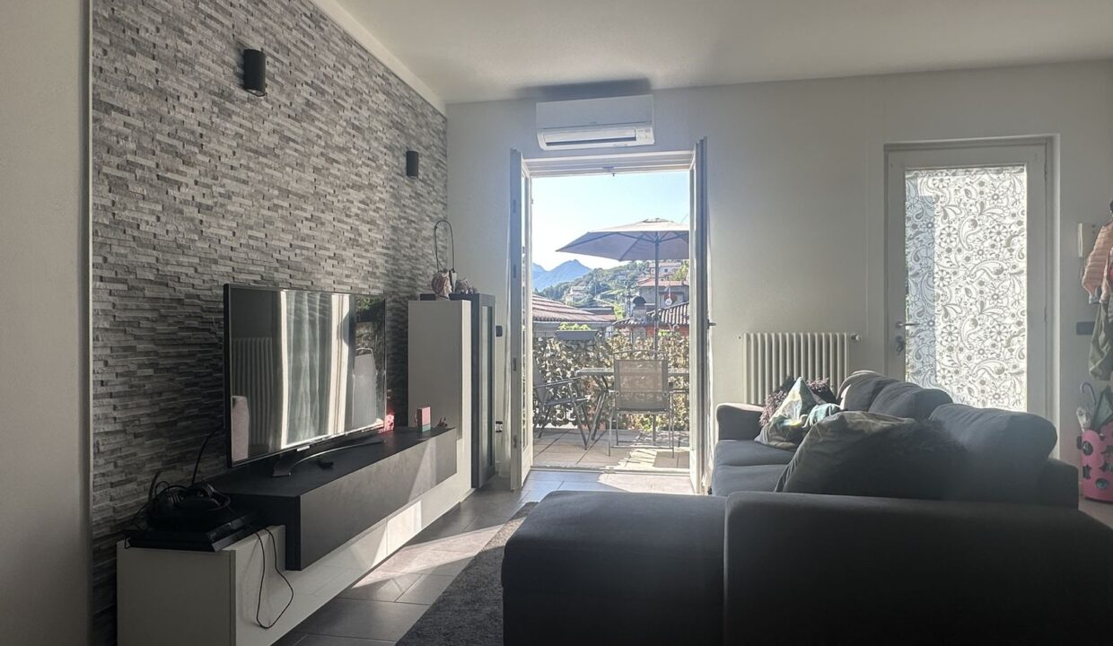 Lake Como House Residence with Swimming Pool