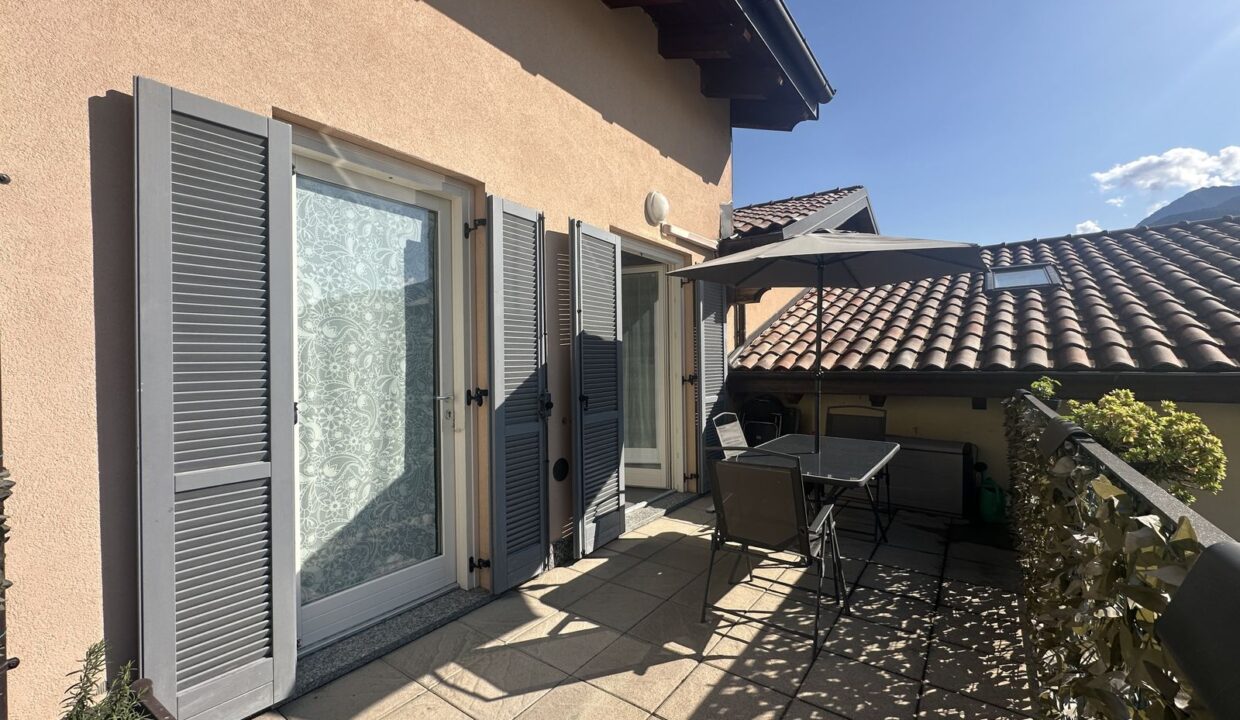 Lake Como House Residence with Swimming Pool