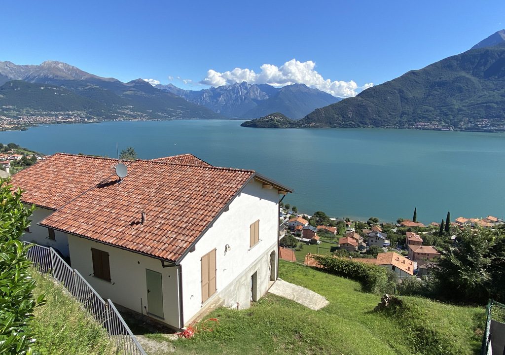 Pianello del Lario Villa with Land and Como Lake View